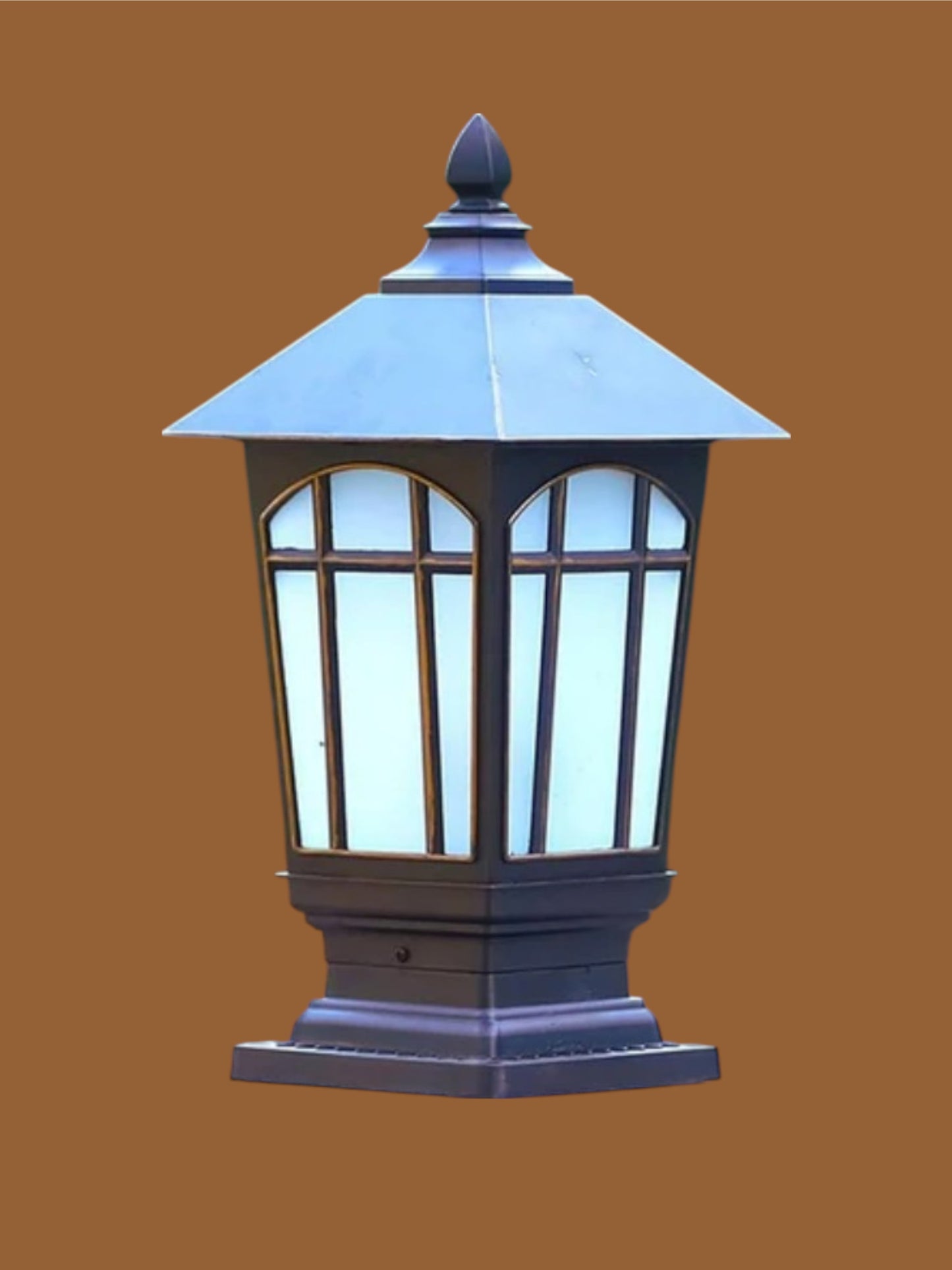 The Arcadia Crown Classic Gate Light