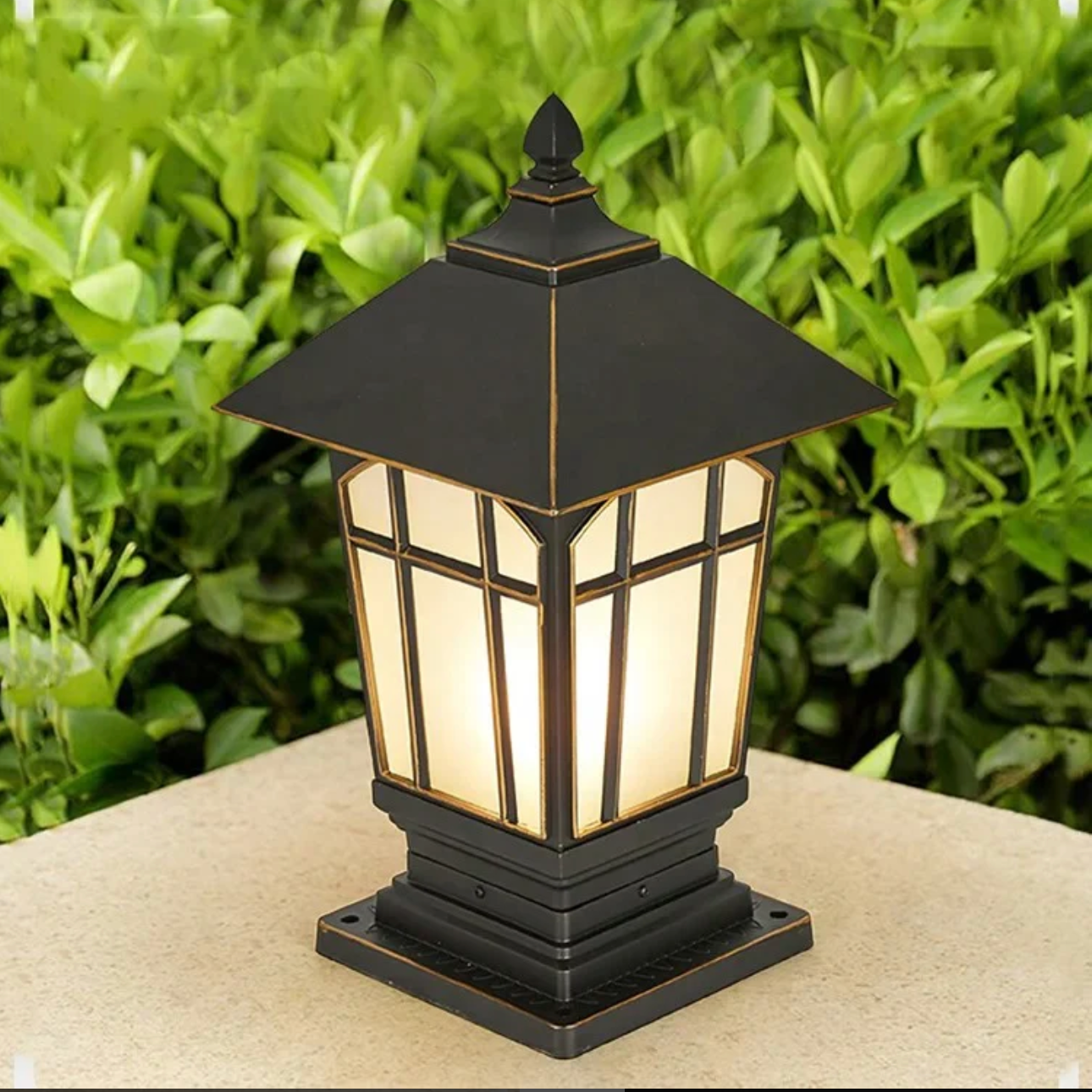 The Arcadia Crown Classic Gate Light