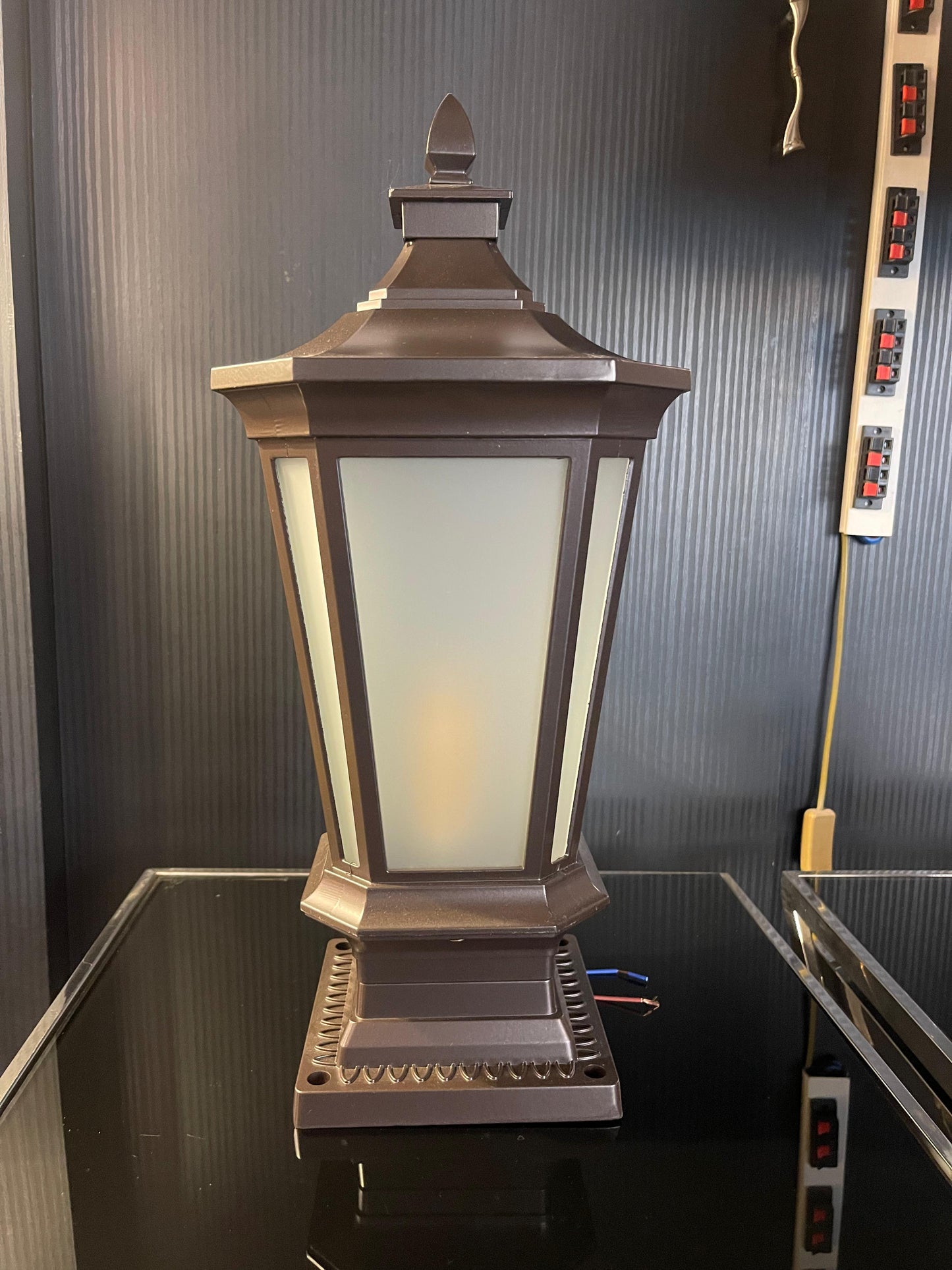 The Manor Beacon Classic Gate Light
