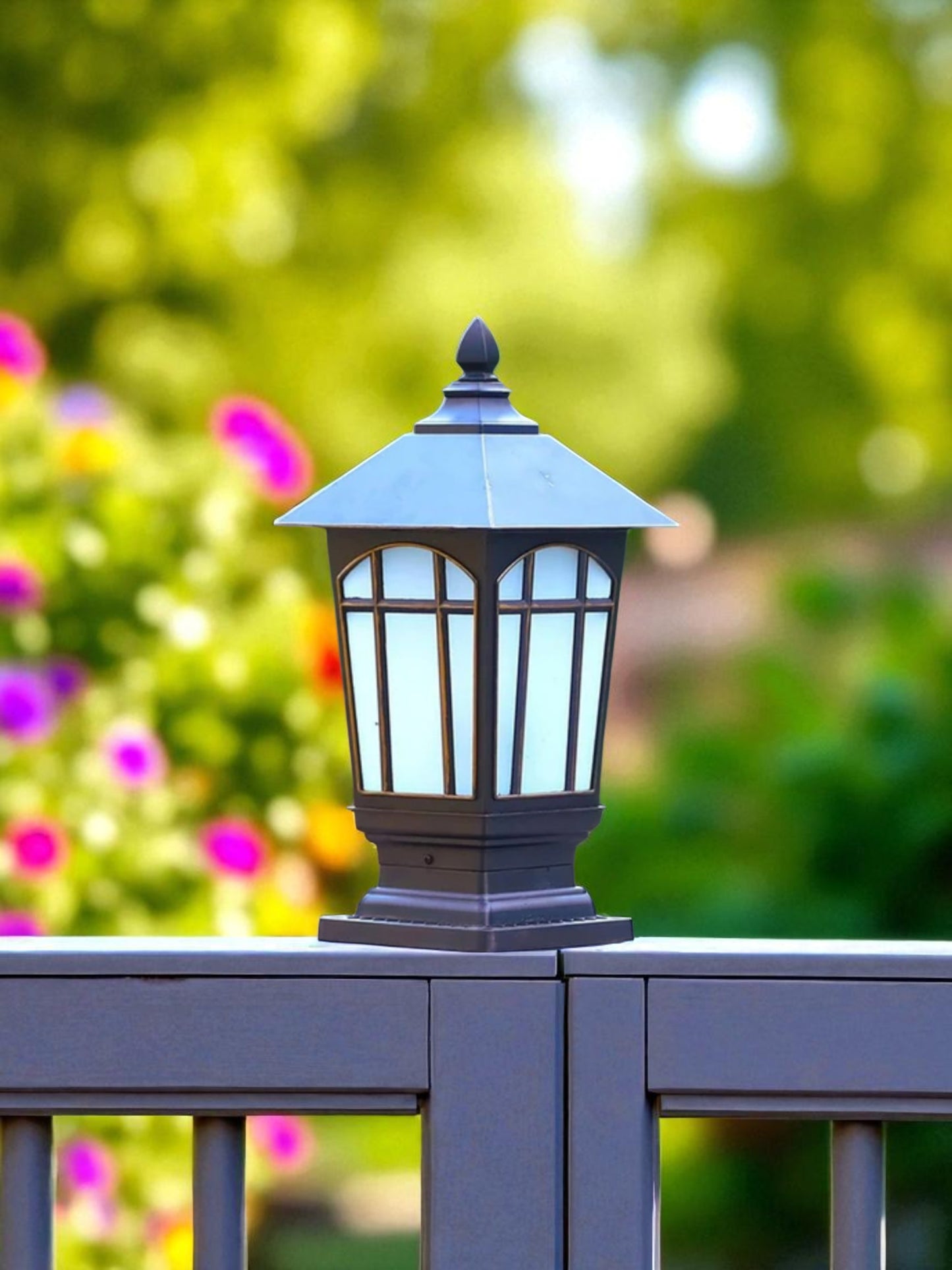 The Arcadia Crown Classic Gate Light